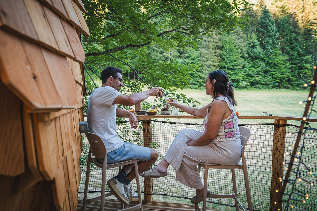 Cabane perchée romantique avec vue sur la nature du Vercors