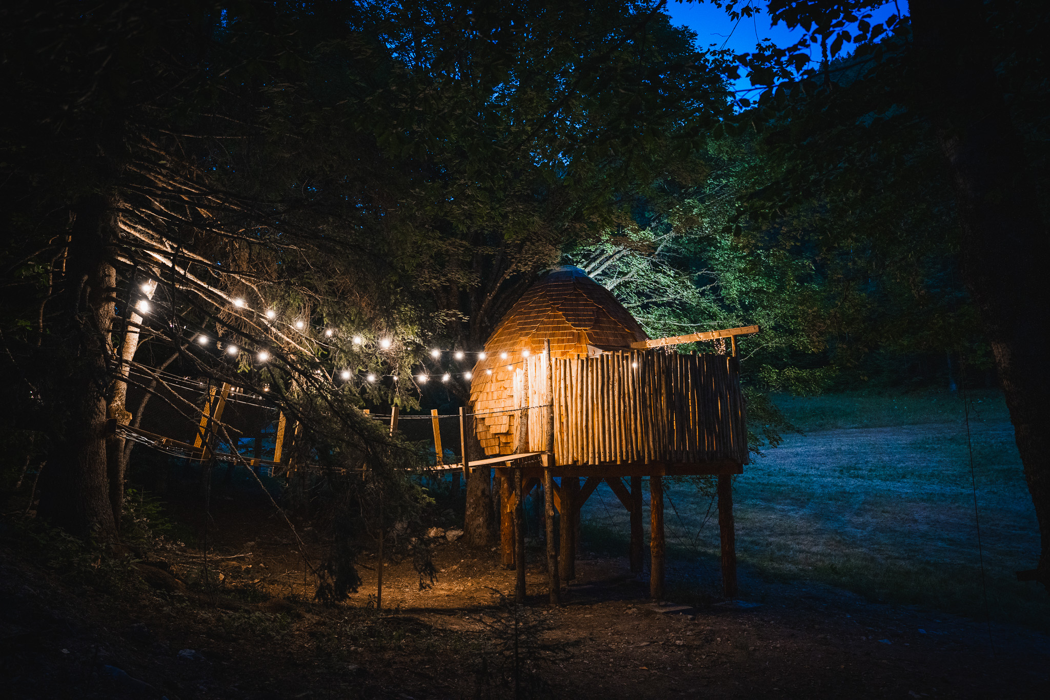 Nuit insolite en amoureux dans une cabane dans les arbres